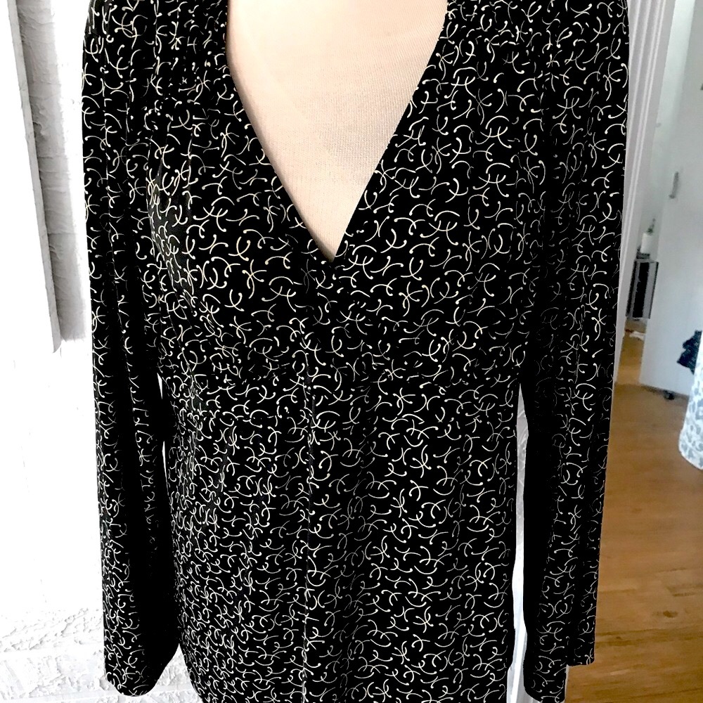 Motherhood Maternity Sz L Black and Tan Print Surplice Top